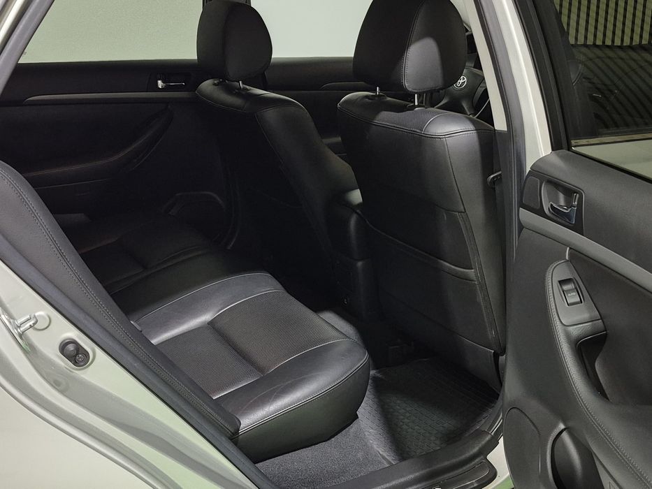 Toyota Avensis SW — fotografia 7