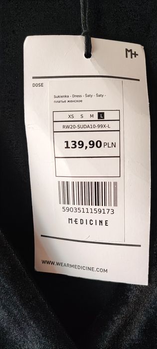 Czarna sukienka welurowa