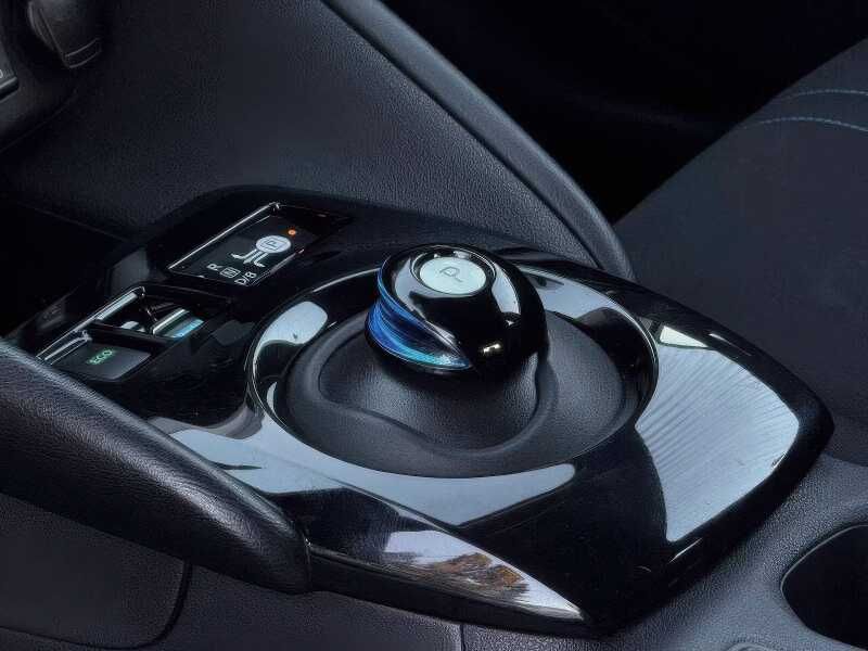 2022 Nissan LEAF SV