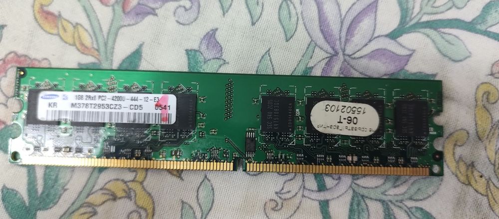 Оперативна пам'ять від   Samsung та Transcend (старі)