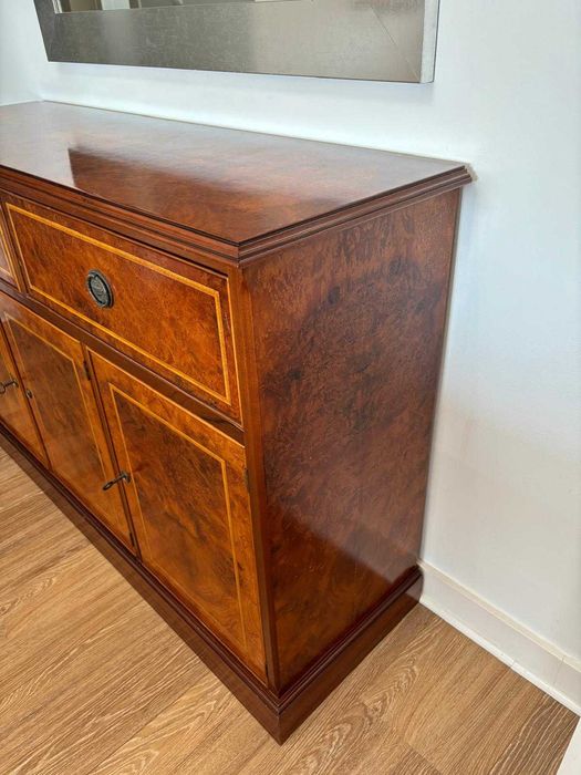 Aparador em raiz de nogueira com gavetas para faqueiro