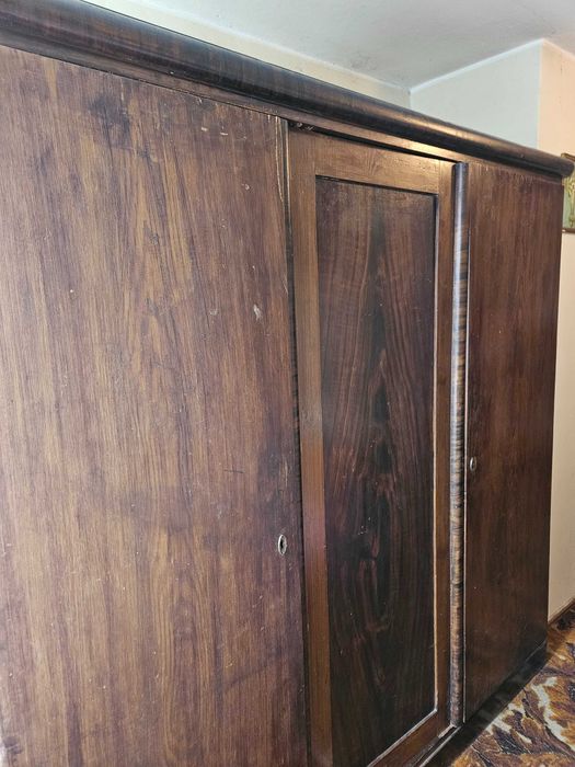 Stara drewniana szafa