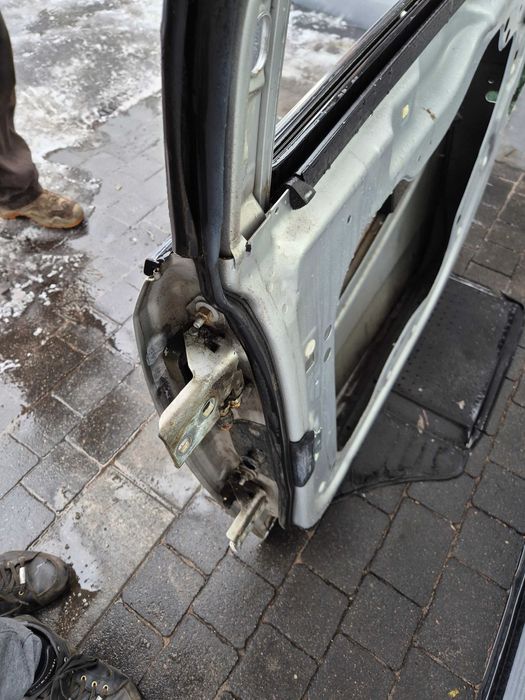 chrysler town country drzwi przednie prawe prawy przód lak PS2 srebrne