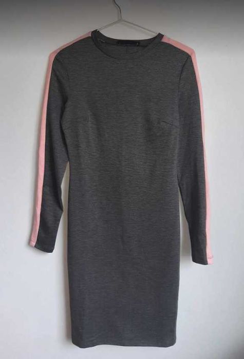 sukienka materiałowa na długi rękaw