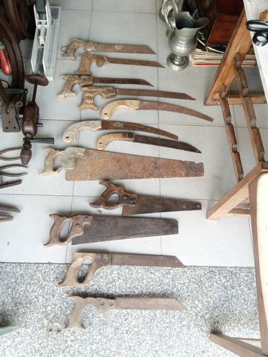 Serrotes e serras antigos