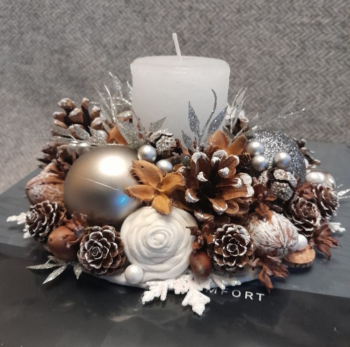 Новорічний вінок та інші прикраси