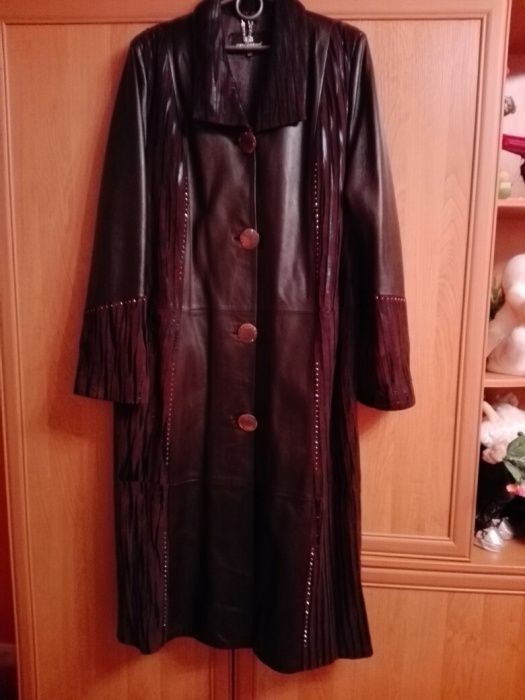 Продам кожаное пальто.