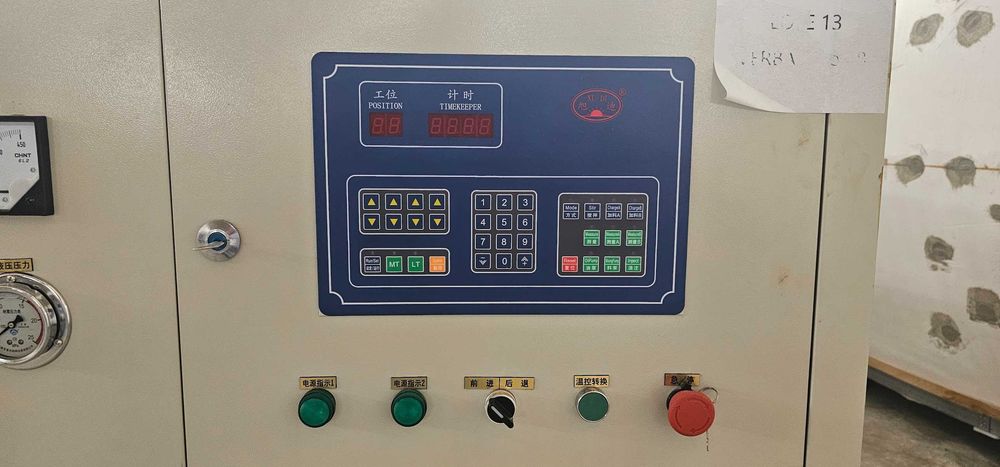 Maquina de injectar poliuretano TJXDG*220C  320L