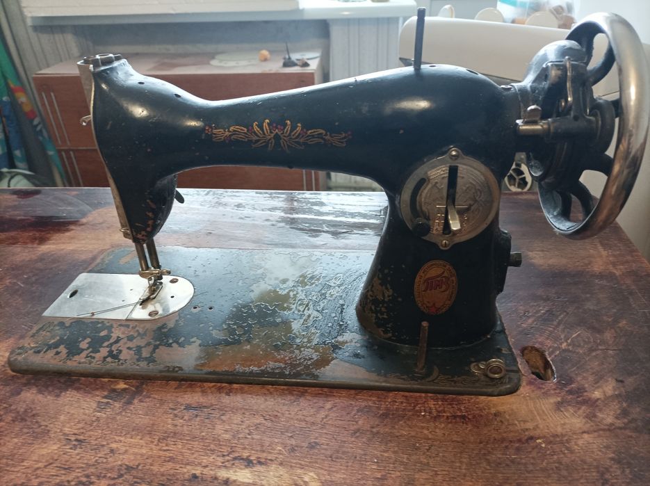 Продається швейна машинка, Подолка"