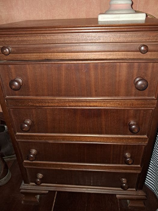 Mesa de cabeceira em mogno maciço