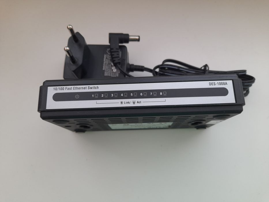 Комутатор d-link des-1008A маршрутизатор