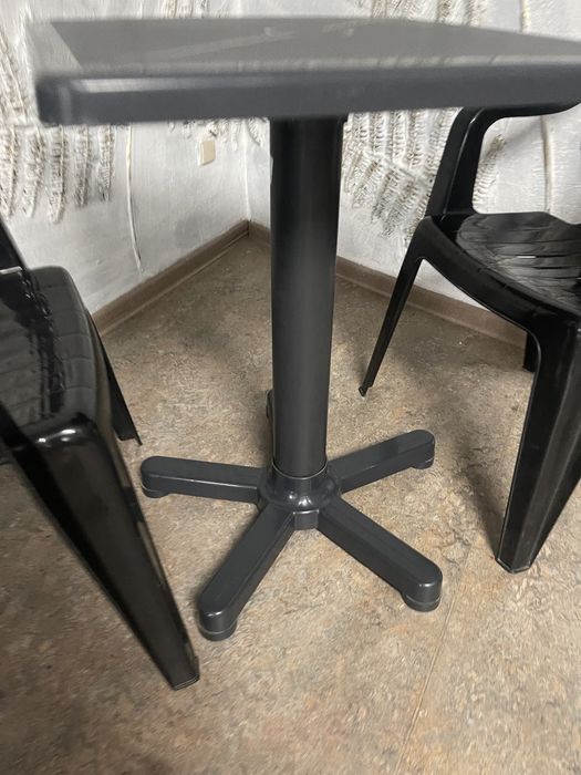 Plastikowy ogrodowy stół