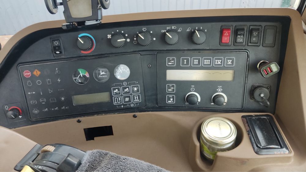 Продам John Deere 8400