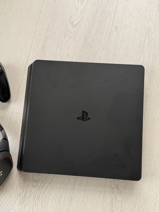 Playstation 4 slim 500gb практично в ідеальному стані