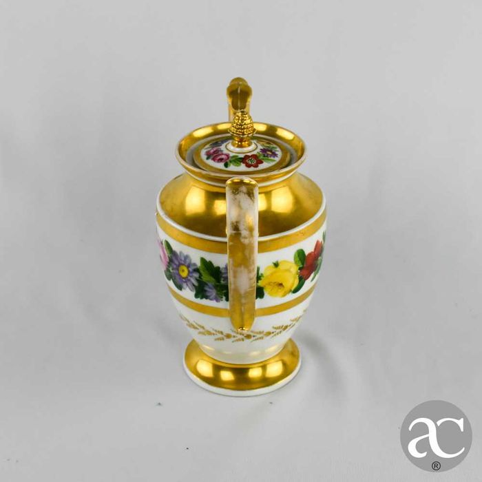 Bule / Cafeteira porcelana Europeia, dourado e pintado à mão, séc. XIX