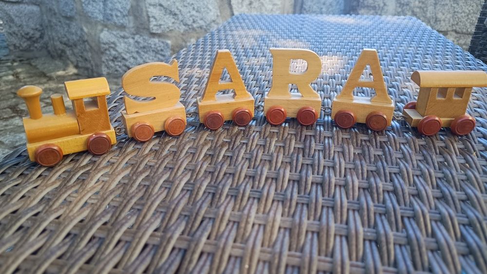 Comboio com o nome "SARA"