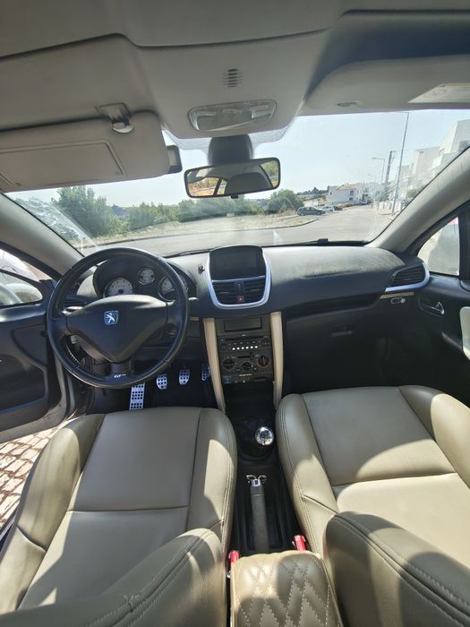 Peugeot 207 CC 1.6 16v - Para aproveitar neste Verão