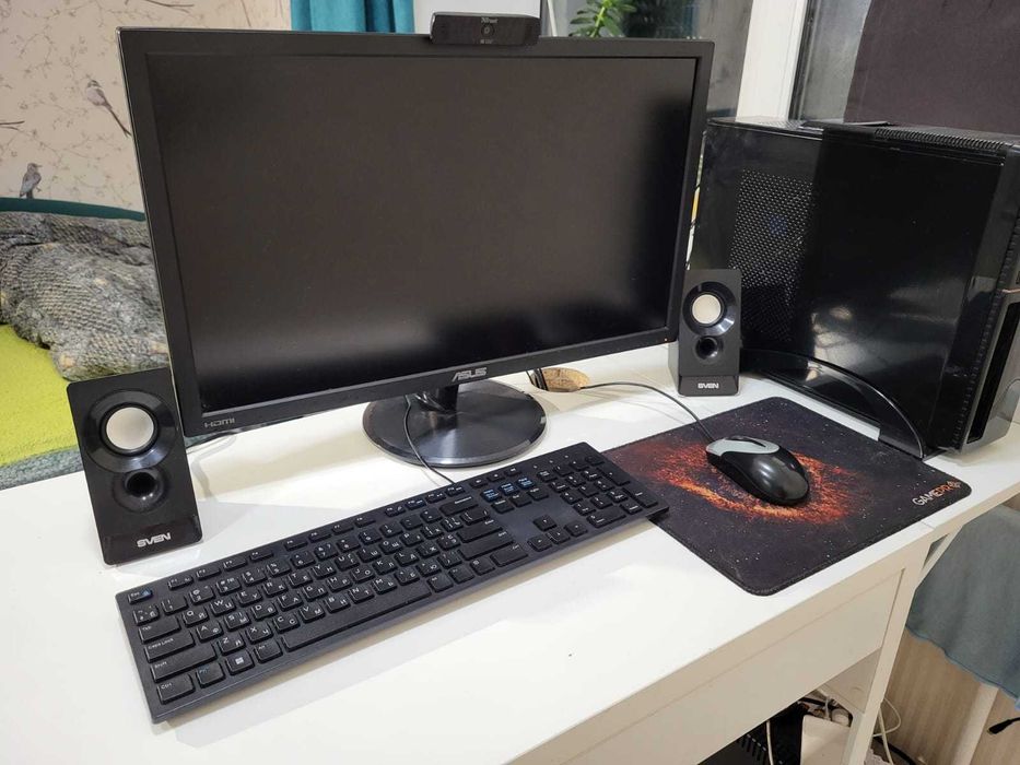 Комп’ютерний комплект для роботи та навчання