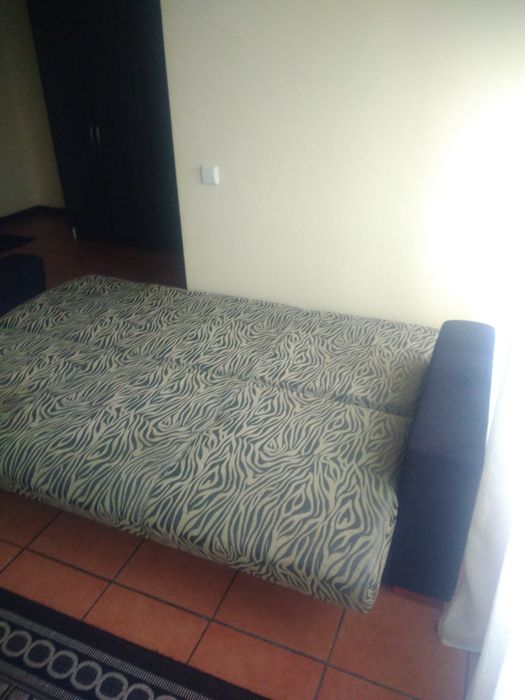 Sofa cama 3 lugares.