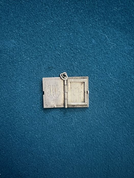 zawieszka ze srebra z okresu prl