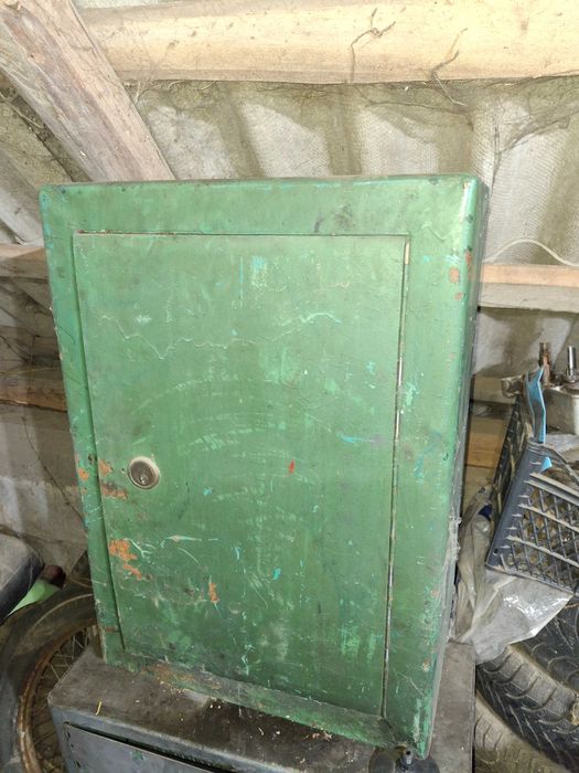 Sprzedam stól warsztatowy oraz szafki