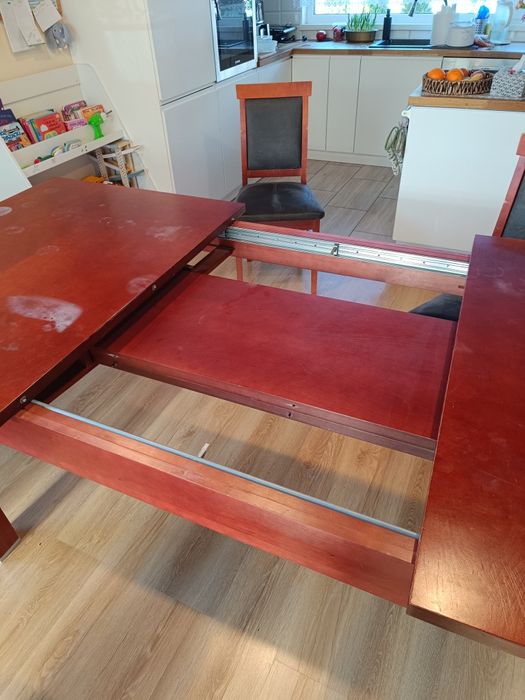 Sprzedam stół z krzesłami