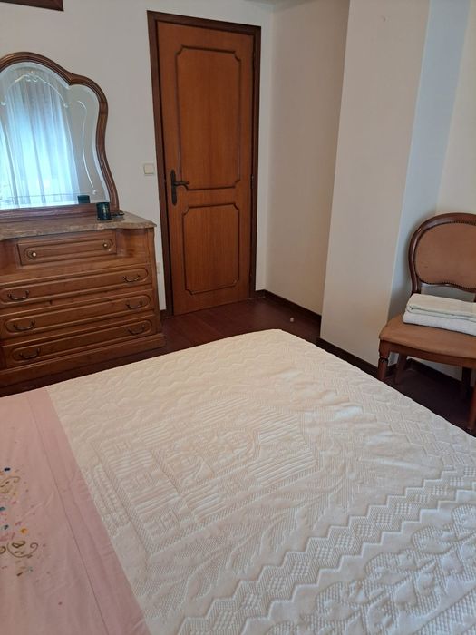 Quarto mobilado e completo