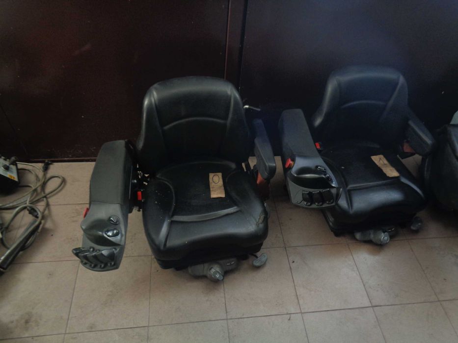 Fotel wózka widłowego HYSTER YALE z panelem sterowania Sears Grammer