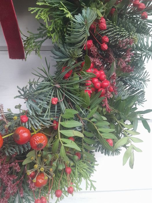 Naturalny zimowy/świąteczny wianek "Świąteczna czerwień 45 cm"