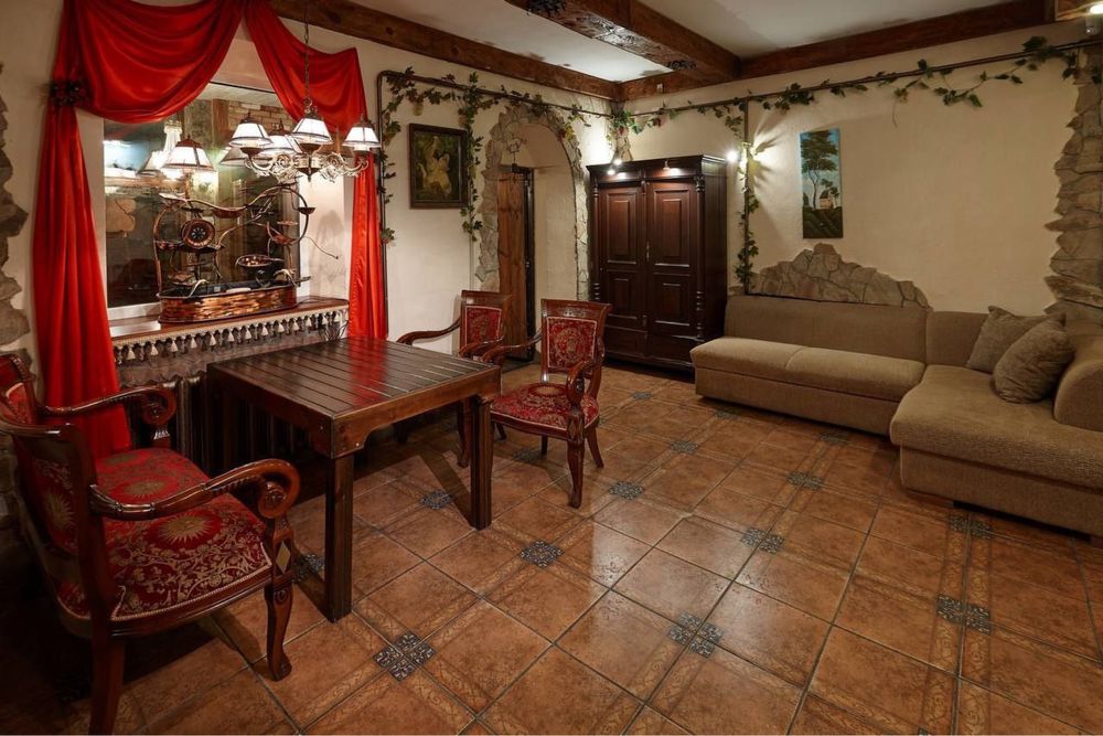 #382 Будинок з теплим басейном на вулиці