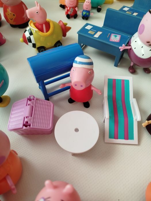 Загородный дом, школа и фигурки Свинки Пеппы