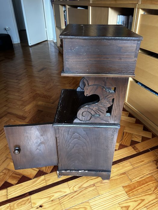 Mesa de cabeceira antiga