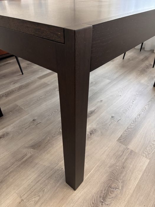 Mesa de sala em wengue.