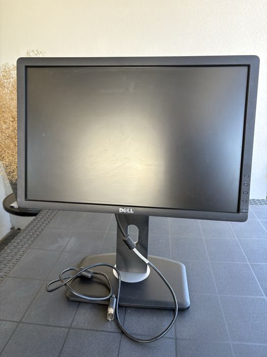 Monitor Dell P1913b pivot 90°, regulacja wysokości, obrót ±45°, komplet przewodów