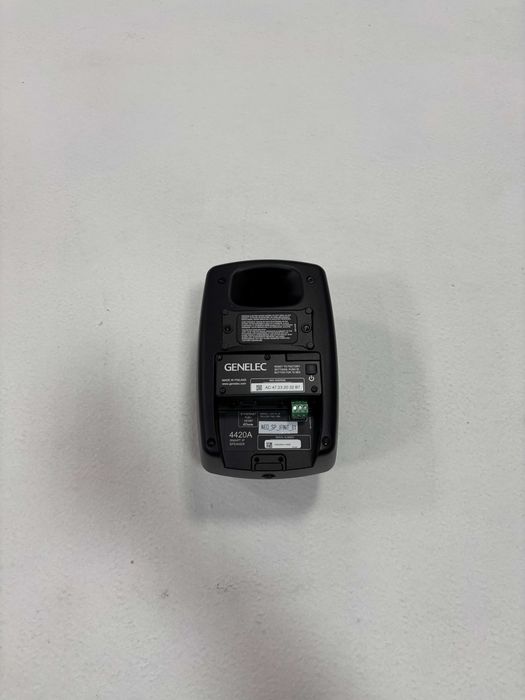 Coluna Activa Monitor Genelec 4420A Smart IP PoE Dante Preta