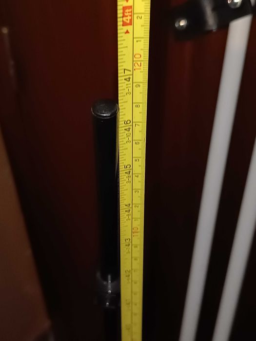 Candeeiro de pé e suportes metálicos