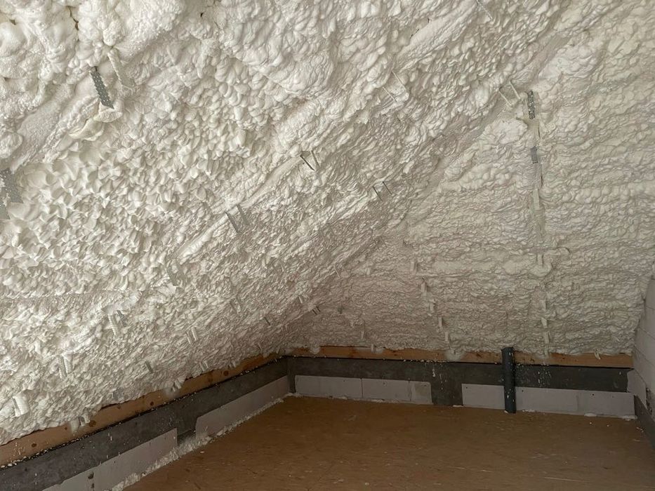 Ocieplenie poddasza Icynene pianką PUR wełną