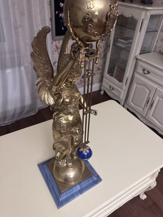 Часы бронзовые каминные Период: около 1890–1905 гг.