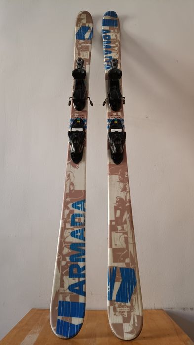 Narty firmy Armada