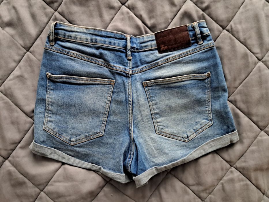 Zara krótkie spodenki jeansowe