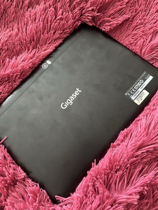 планшет Gigaset + чохол клавіатура