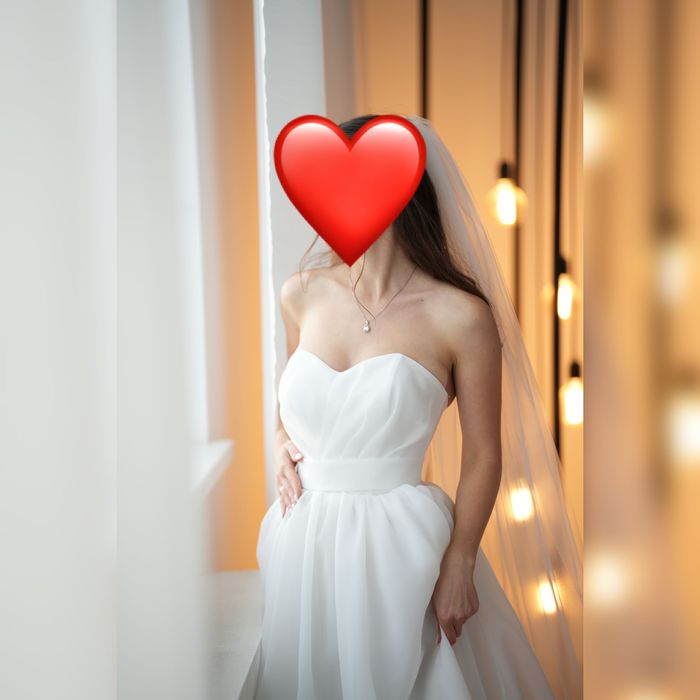 Весільна сукня пишна