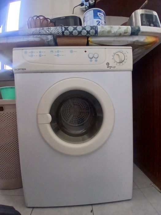 Máquina de secar roupa