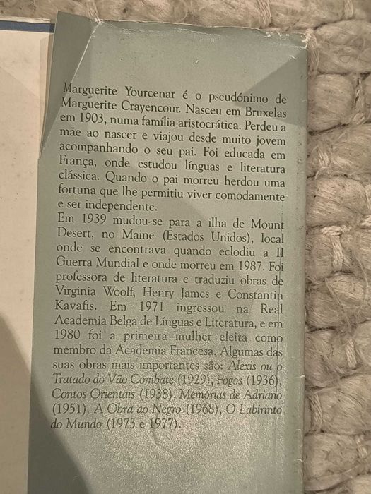 A Obra ao Negro
de Marguerite Yourcenar