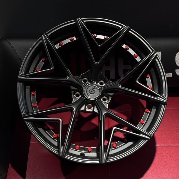 Диски BMW M5 F90 ковані M8 R21
