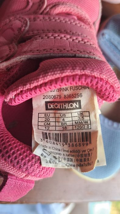 Sapatos / ténis = Criança / bebé TAM 20 / 21 e 24