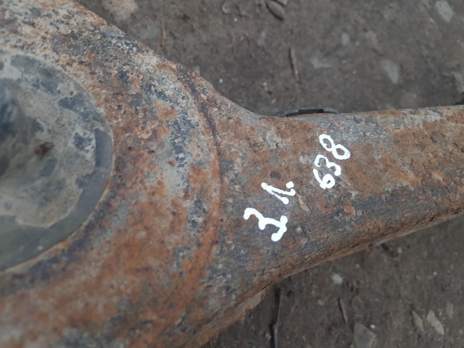 Задній лівий ричаг підвіски і ступиця Мерседес Віто 638 дизель 2.3