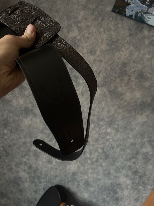 Гітарний ремень на електрогітару