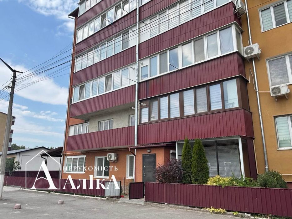 Продам 1-кімнатну квартиру в новому будинку з окремим входом