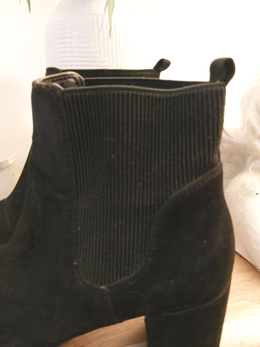 Czarne buty botki na obcasie slupku